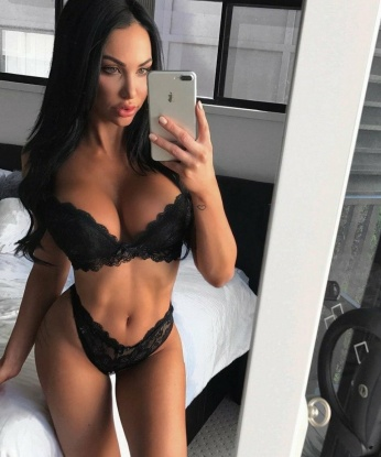 😘 Живу в Москве, и мои услуги - это настоящее искусство любви.
Я умею читать желания мужчины, и могу исполнить самые скрытые фантазии. Открой свою душу и тело, и я превратю каждую встречу в незабываемое приключение. 🔥
Мои нежные руки, налитые формы и опыт подарят тебе небывалое удовольствие. Каждая моя встреча полна страсти и разнообразия. Что скажешь о нашей потрясающей фотосессии в окружении шикарного номера? 📸
Мои клиенты говорят обо мне, что я - лучшая в Москве. Ты согласен с ними? 🌟
Так что не медли, позвони мне прямо сейчас и открой дверь в мир наслаждения. Я жду тебя, мой сладкий. 💋 Верунечка